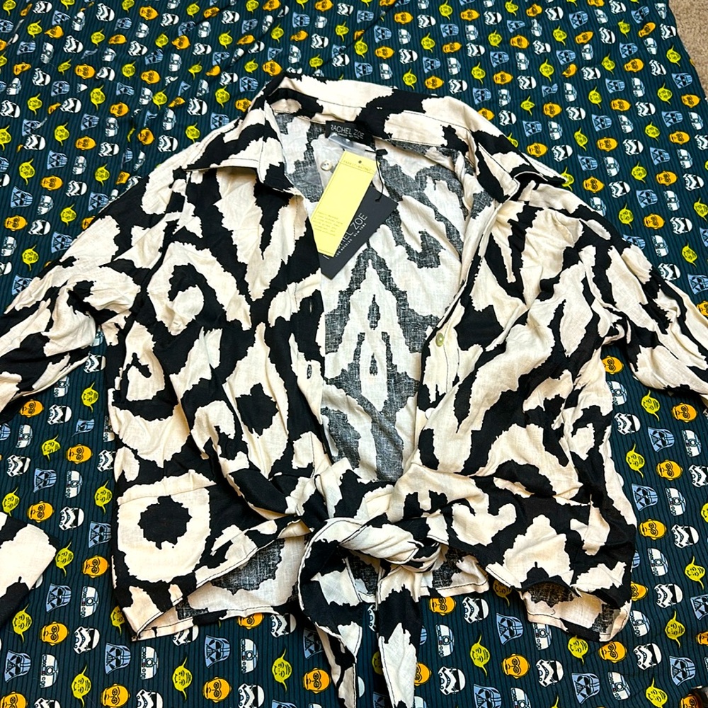 Rachel Zoe crop button up with tie bottom L BNWT